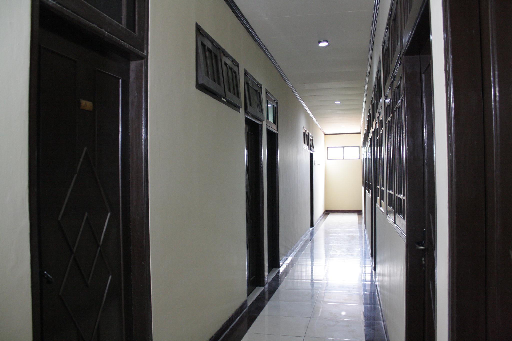 Vaccinated Staff - Oyo 181 Wisma Bintang Jakarta Exterior photo