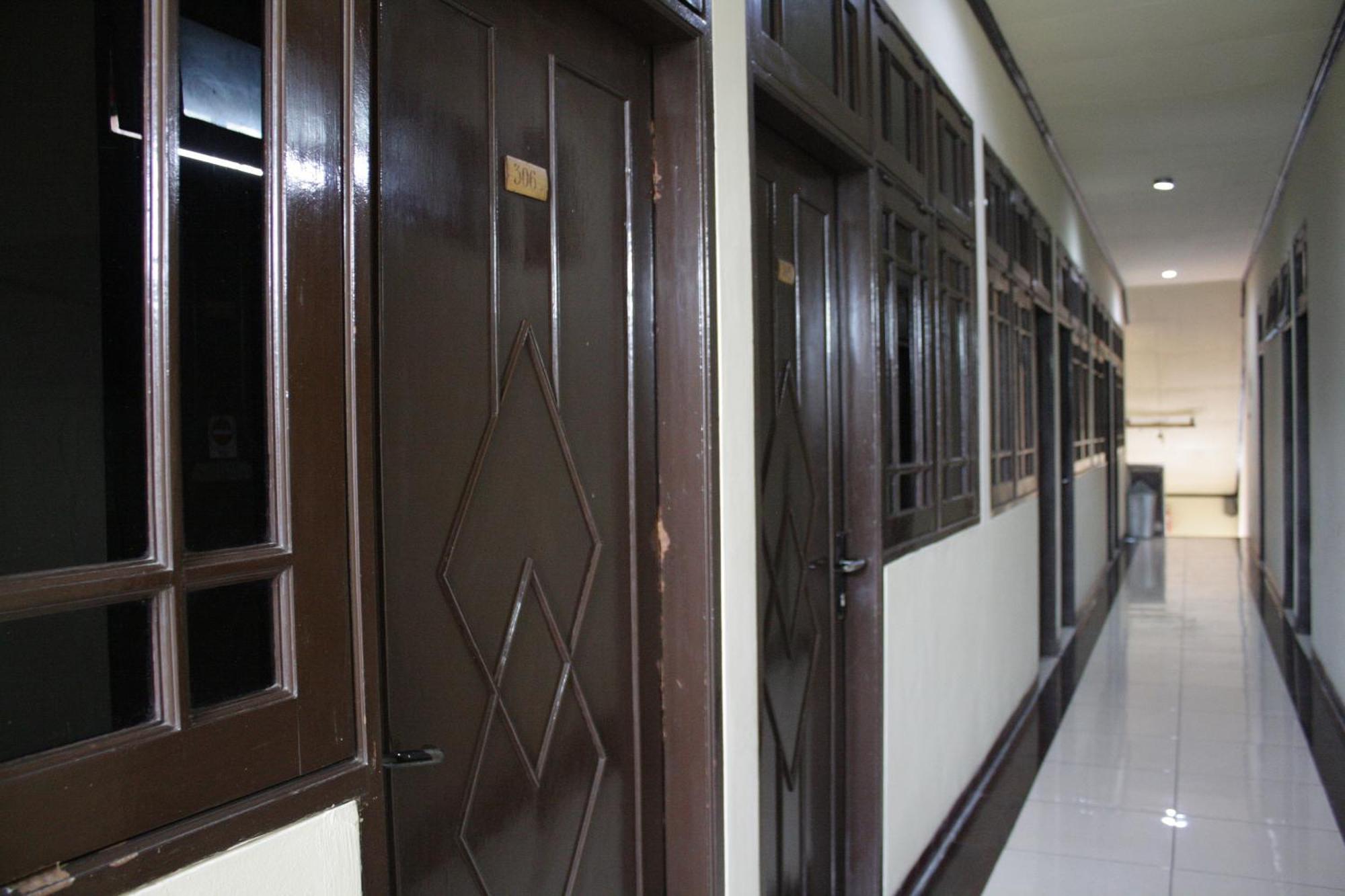 Vaccinated Staff - Oyo 181 Wisma Bintang Jakarta Exterior photo