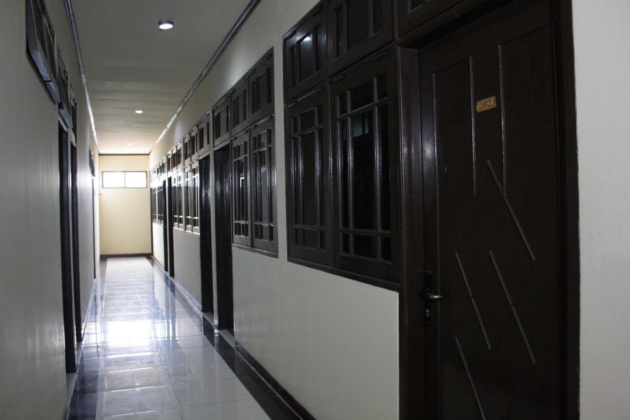 Vaccinated Staff - Oyo 181 Wisma Bintang Jakarta Exterior photo