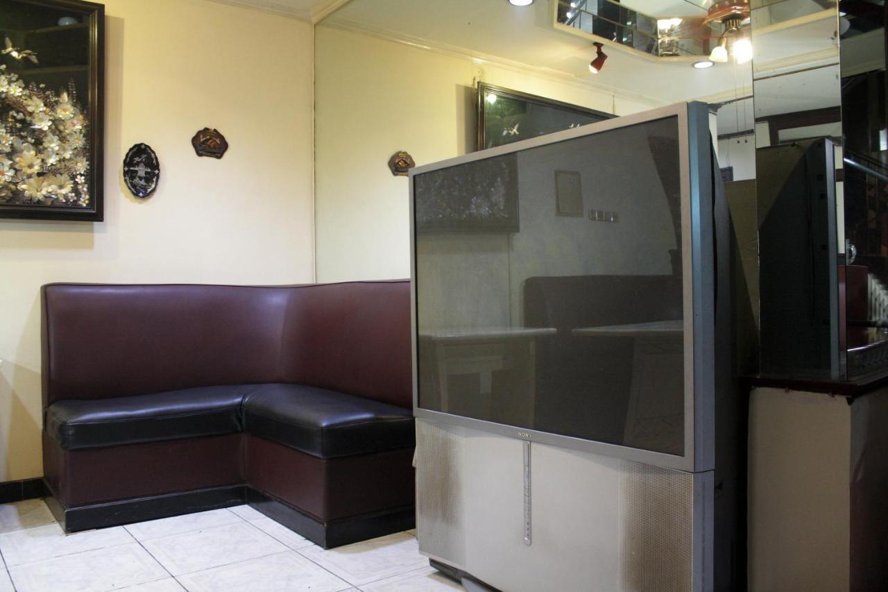 Vaccinated Staff - Oyo 181 Wisma Bintang Jakarta Exterior photo